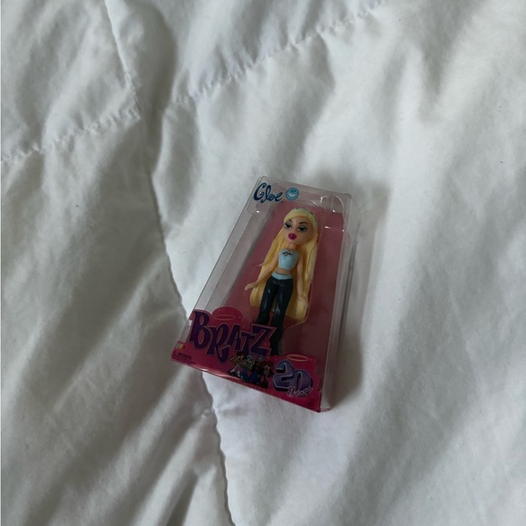 Mini Bratz Doll Cloe - Picture 3 of 4
